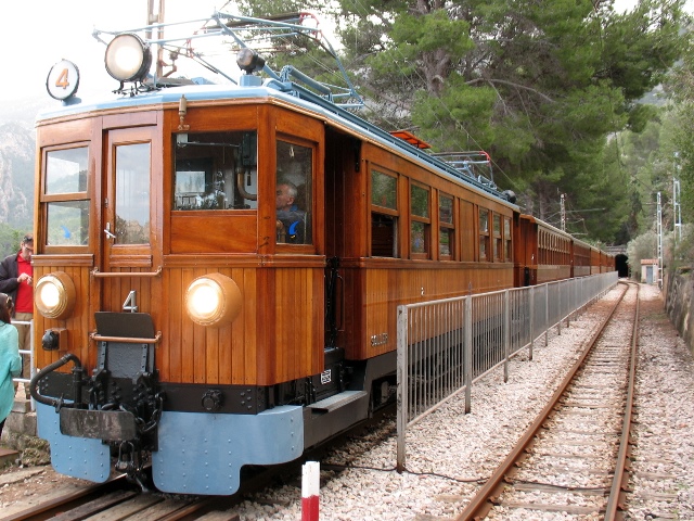 Bild "Eisenbahn:FerrocarrilDeSoller.JPG"